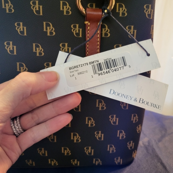 3-PIECE DOONEY & BOURKE GRETTA "BRIANNA" Tote, Pouch & XL Dust Cover NWT - Picture 7 of 9